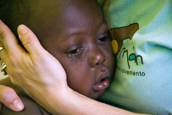 niño en bandafassi, senegal